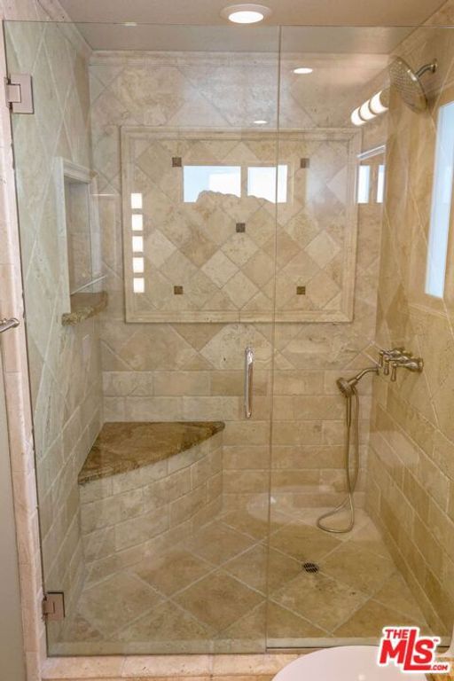 Image 6 of property listing at 17097 Palisades Circle, Los Angeles, CA 90272
