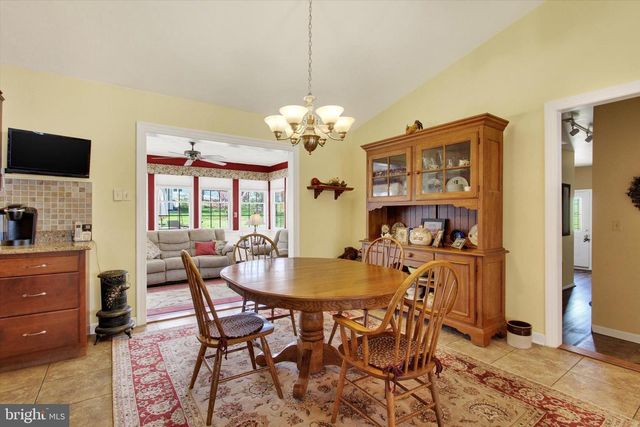 4 HANCOCK DR, East Berlin, PA 17316