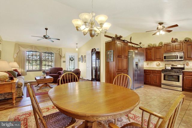4 HANCOCK DR, East Berlin, PA 17316