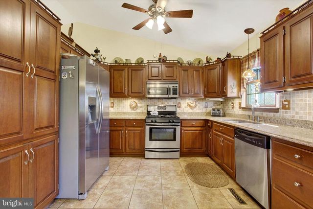4 HANCOCK DR, East Berlin, PA 17316