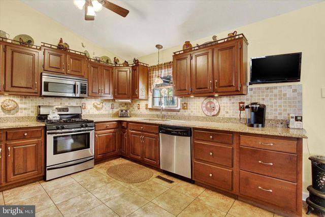 4 HANCOCK DR, East Berlin, PA 17316