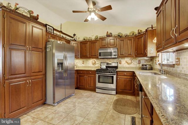 4 HANCOCK DR, East Berlin, PA 17316