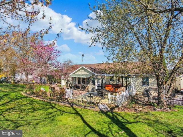 4 HANCOCK DR, East Berlin, PA 17316