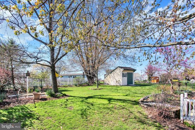 4 HANCOCK DR, East Berlin, PA 17316