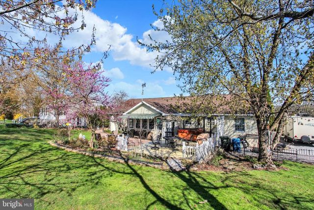 4 HANCOCK DR, East Berlin, PA 17316