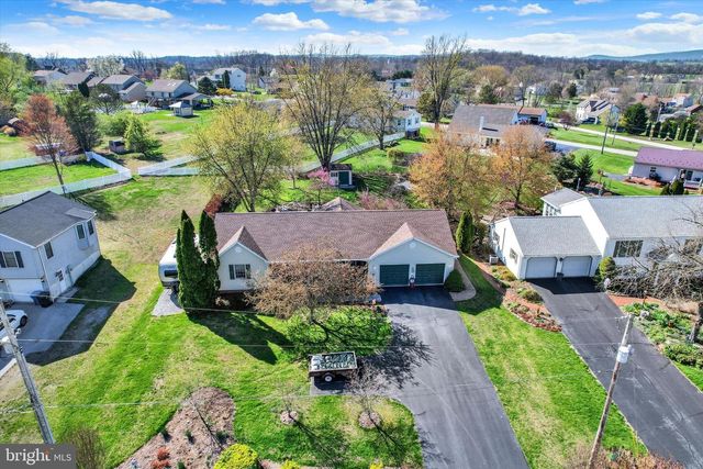4 HANCOCK DR, East Berlin, PA 17316