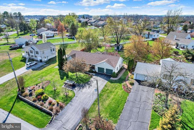 4 HANCOCK DR, East Berlin, PA 17316