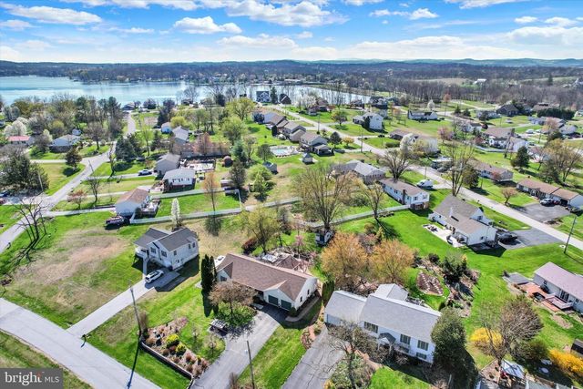 4 HANCOCK DR, East Berlin, PA 17316