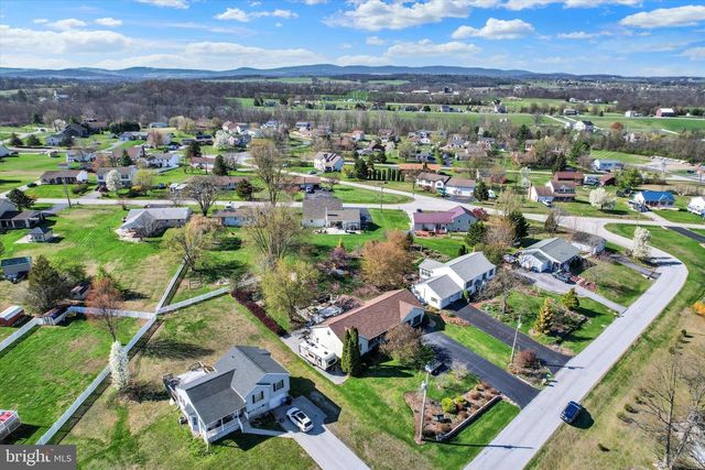 4 HANCOCK DR, East Berlin, PA 17316