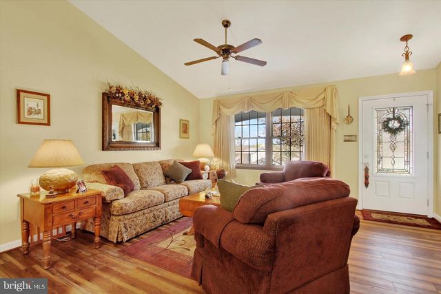 4 HANCOCK DR, East Berlin, PA 17316