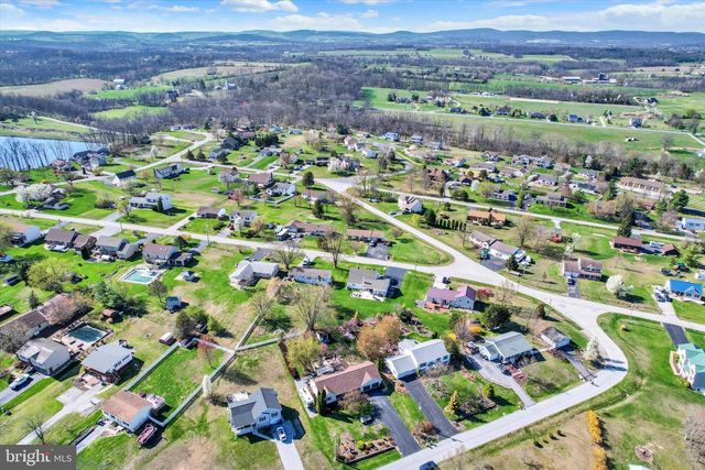 4 HANCOCK DR, East Berlin, PA 17316