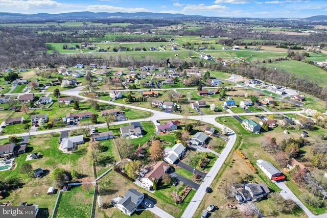 4 HANCOCK DR, East Berlin, PA 17316