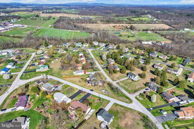 4 HANCOCK DR, East Berlin, PA 17316