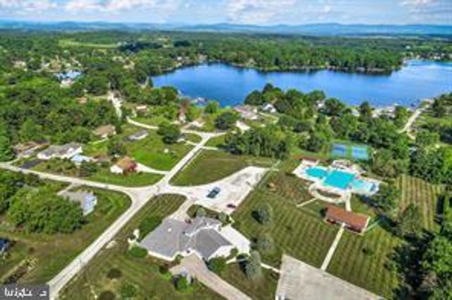 4 HANCOCK DR, East Berlin, PA 17316
