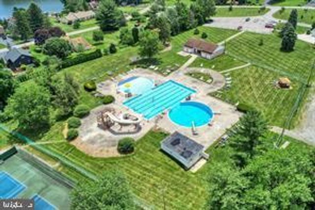 4 HANCOCK DR, East Berlin, PA 17316