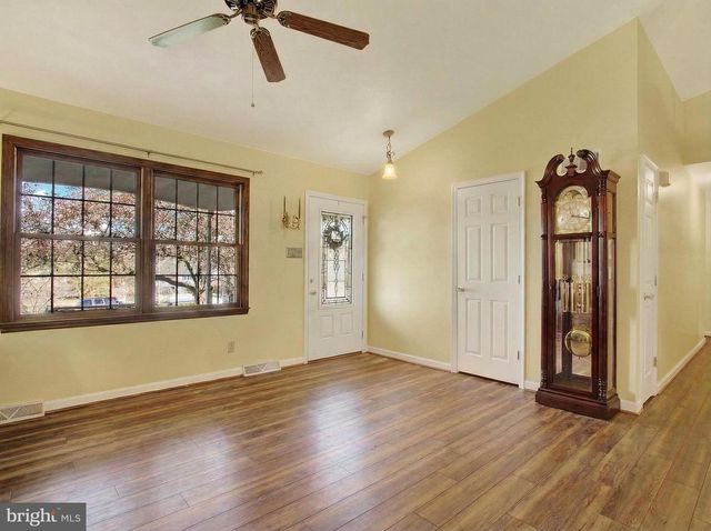 4 HANCOCK DR, East Berlin, PA 17316