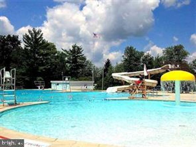 4 HANCOCK DR, East Berlin, PA 17316