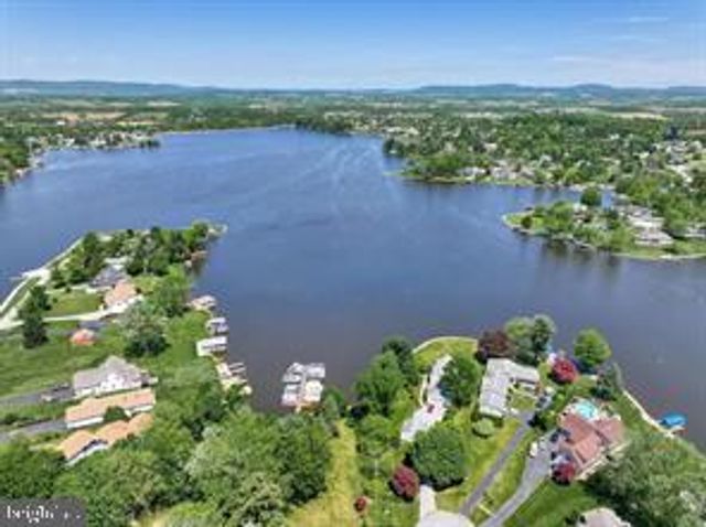 4 HANCOCK DR, East Berlin, PA 17316
