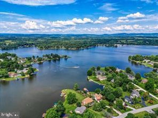 4 HANCOCK DR, East Berlin, PA 17316