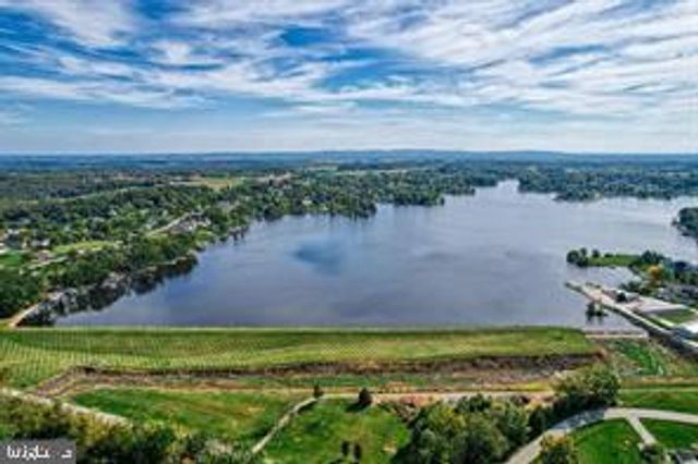 4 HANCOCK DR, East Berlin, PA 17316