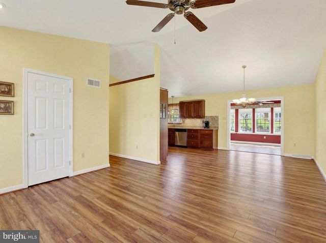 4 HANCOCK DR, East Berlin, PA 17316
