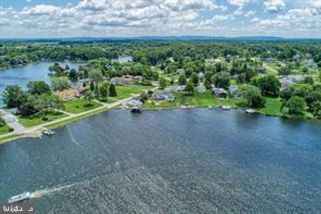 4 HANCOCK DR, East Berlin, PA 17316