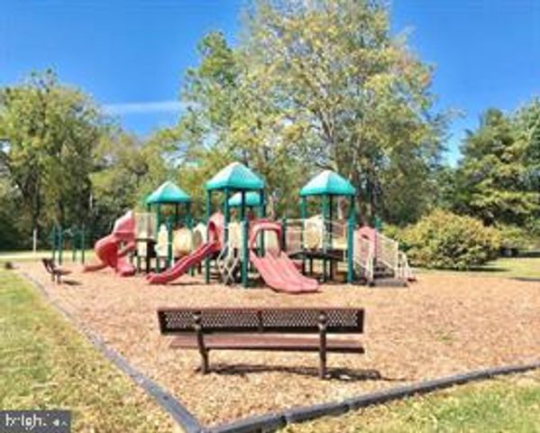 4 HANCOCK DR, East Berlin, PA 17316