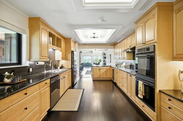 402 Seawind ST, Lakeway, TX 78734