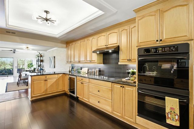 402 Seawind ST, Lakeway, TX 78734