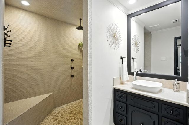 402 Seawind ST, Lakeway, TX 78734