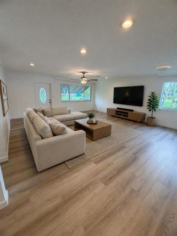 1117 SE 5th Street, Deerfield Beach, FL 33441