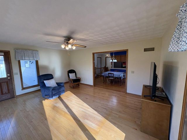 4006 Devereaux Drive, Janesville, WI 53546