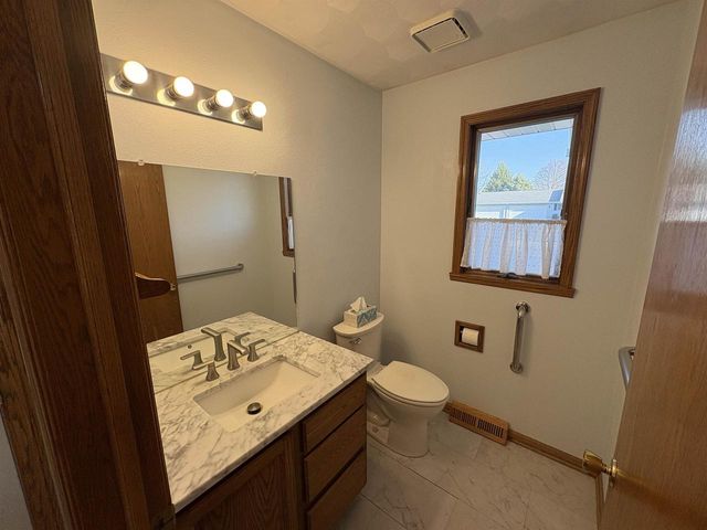 4006 Devereaux Drive, Janesville, WI 53546