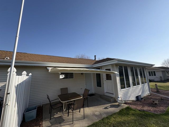 4006 Devereaux Drive, Janesville, WI 53546