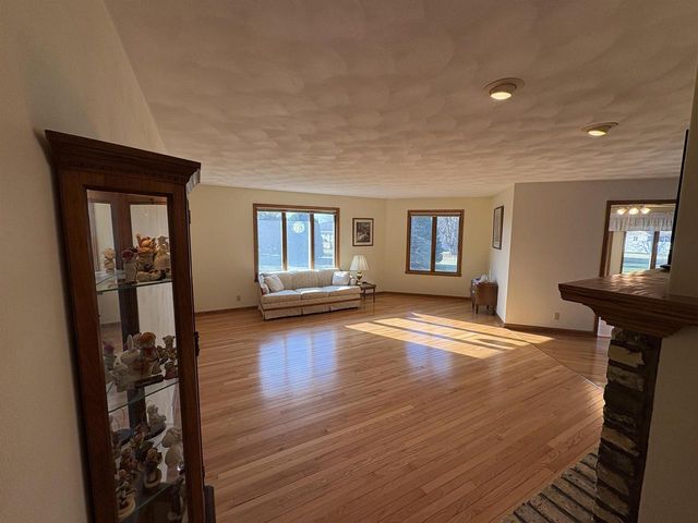 4006 Devereaux Drive, Janesville, WI 53546