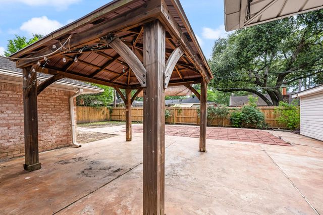 28923 Pine Hill Drive, Shenandoah, TX 77381