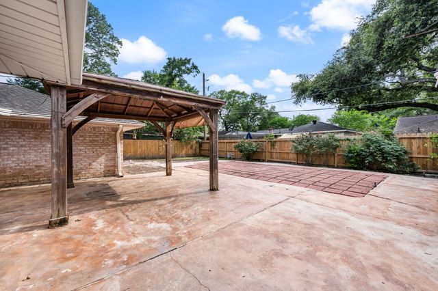 28923 Pine Hill Drive, Shenandoah, TX 77381