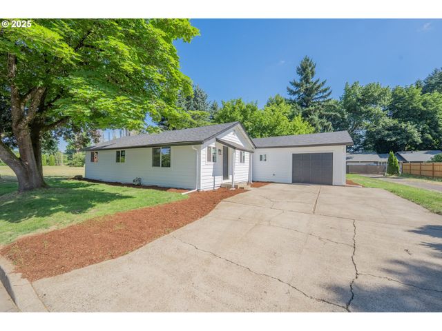 633 WILSON St, Woodburn, OR 97071
