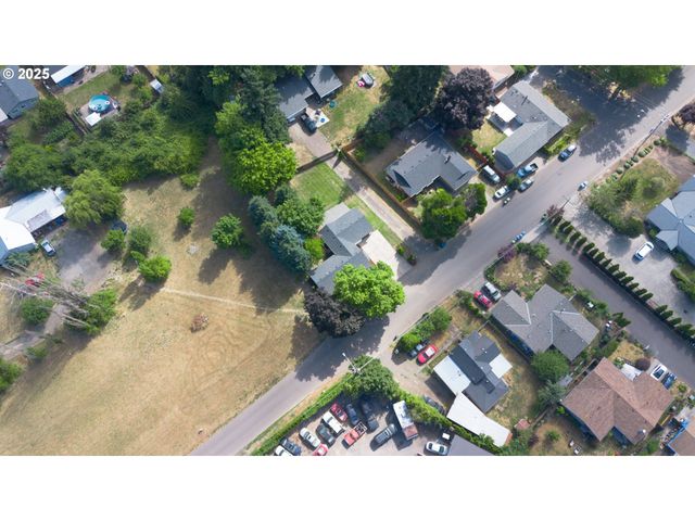 633 WILSON St, Woodburn, OR 97071