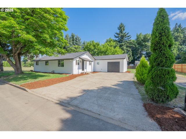 633 WILSON St, Woodburn, OR 97071