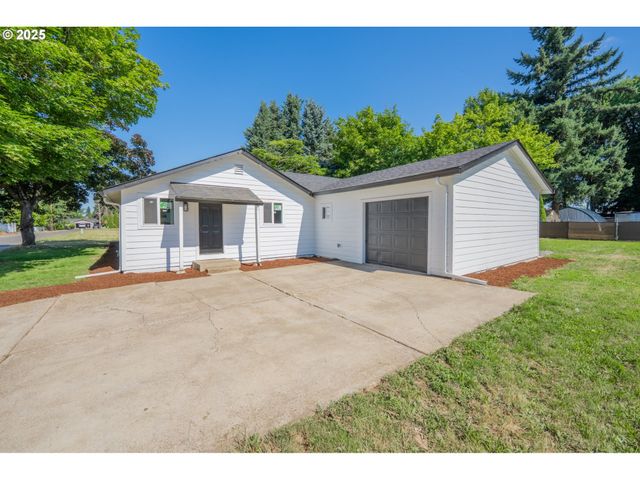 633 WILSON St, Woodburn, OR 97071