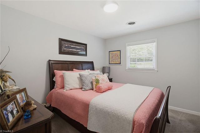633 Nottinghill Drive, Winston-salem, NC 27107