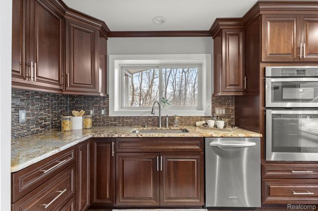 45401 W 9 Mile Road, Novi, MI 48374