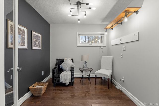 45401 W 9 Mile Road, Novi, MI 48374