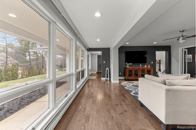 45401 W 9 Mile Road, Novi, MI 48374