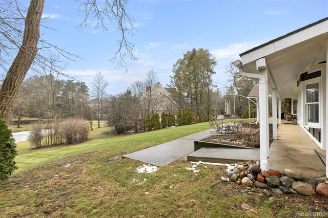 45401 W 9 Mile Road, Novi, MI 48374