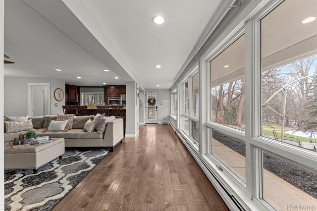 45401 W 9 Mile Road, Novi, MI 48374