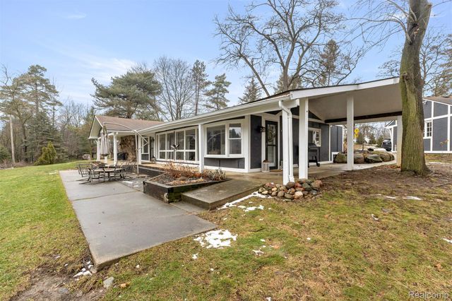 45401 W 9 Mile Road, Novi, MI 48374