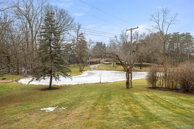 45401 W 9 Mile Road, Novi, MI 48374