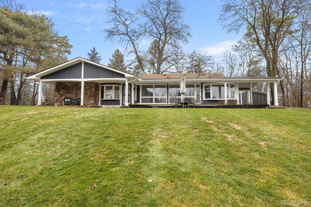 45401 W 9 Mile Road, Novi, MI 48374